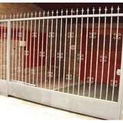 Automatizaciones Tecons, S.L. puerta en reja