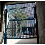 Automatizaciones Tecons, S.L. puerta en malla abriéndose 